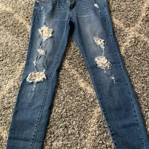 Like new size 9/29  with cream lace